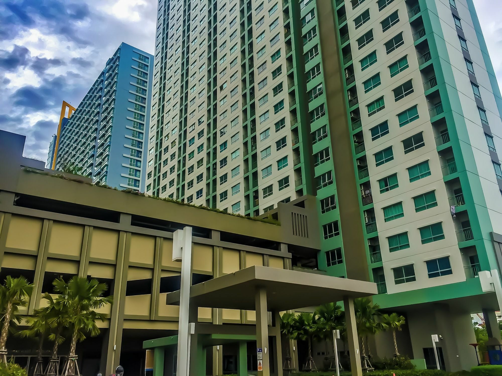 Lumpini Seaview Jomtien By Parikal Hotel Ngoại thất bức ảnh